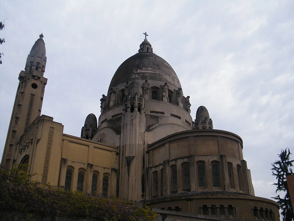 16 Prophets surrounding the Main Dome Chile