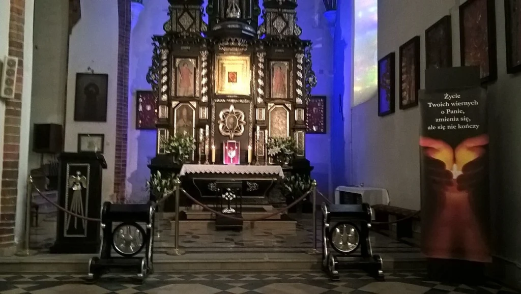 Basilica in Szamotuły side altar