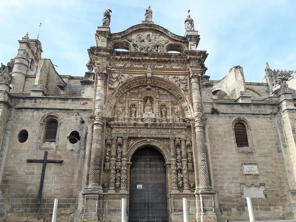 Basilica of Our Lady of Miracles, El Puerto de Santa María, Spain intro