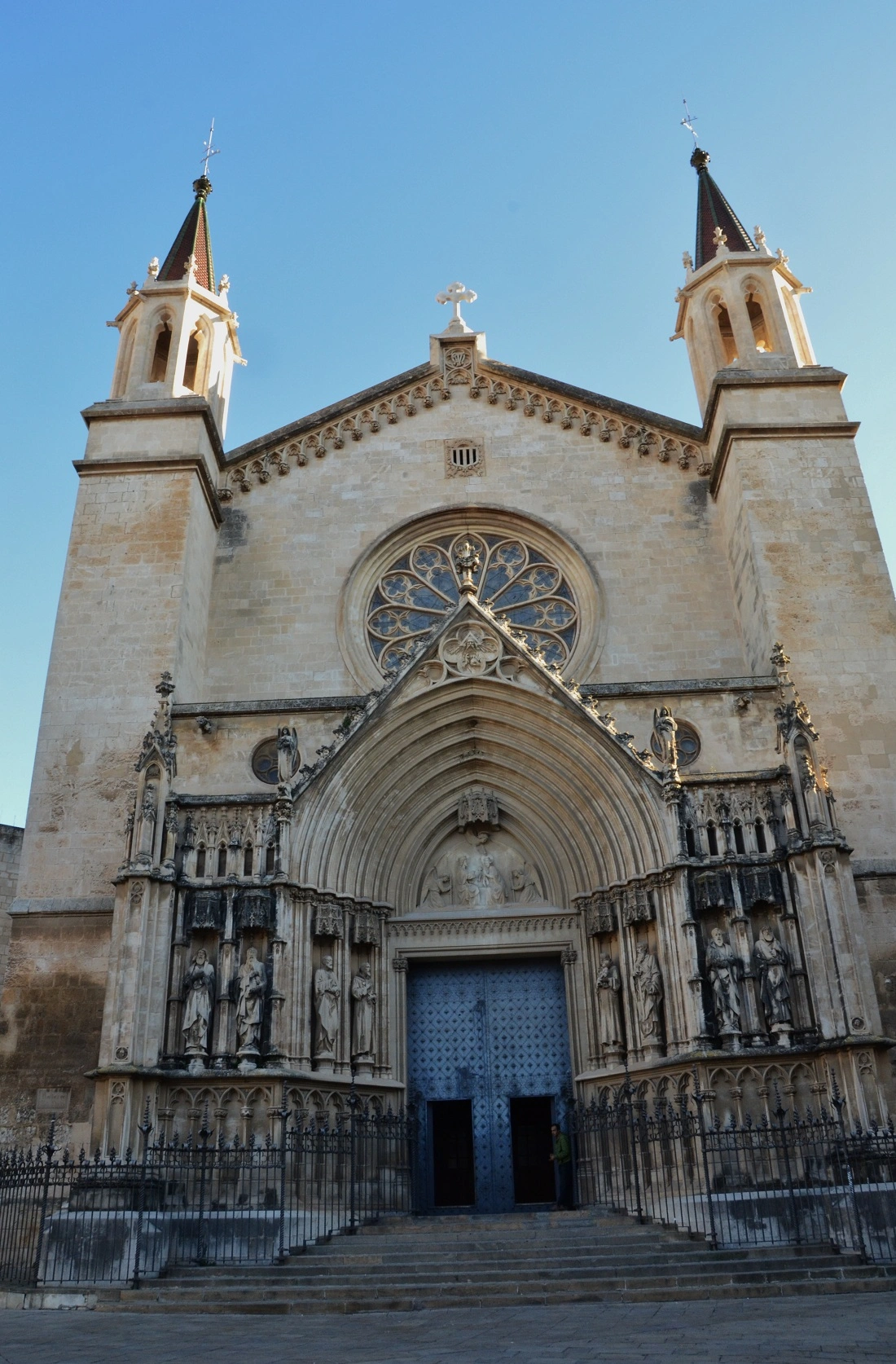 Basilica of Santa Maria, Vilafranca del Penedès, Spain intro