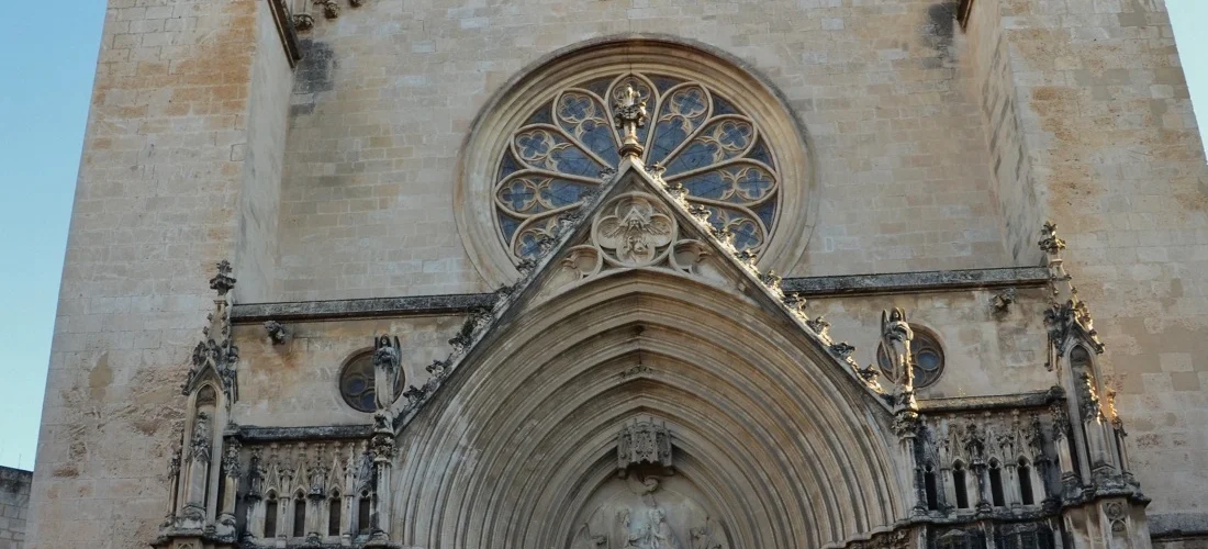 Basilica of Santa Maria, Vilafranca del Penedès, Spain intro