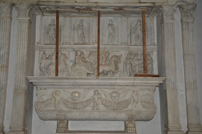 Basilica of Santa Maria delle Grazie, Cortemaggiore, Italy left navel
