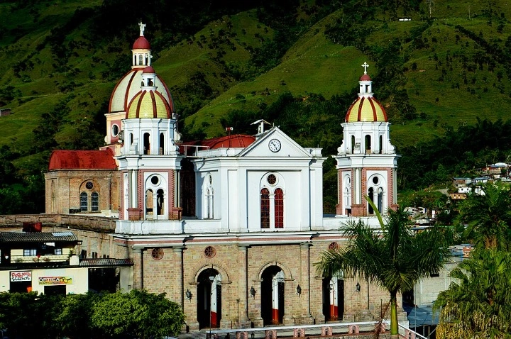 Basilica of St. Anthony of Padua, Manzanares, Colombia intro