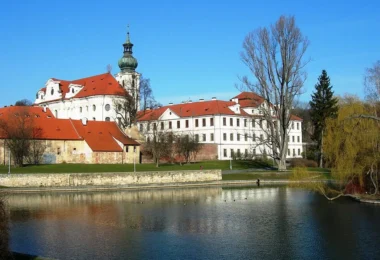 Basilica of St. Margaret Archabbey of Sts. Adalbert and Margaret, Prague, Czechia intro
