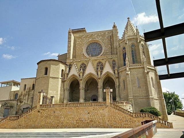 Basilica of St. Mary, Manresa, Spain intro 1