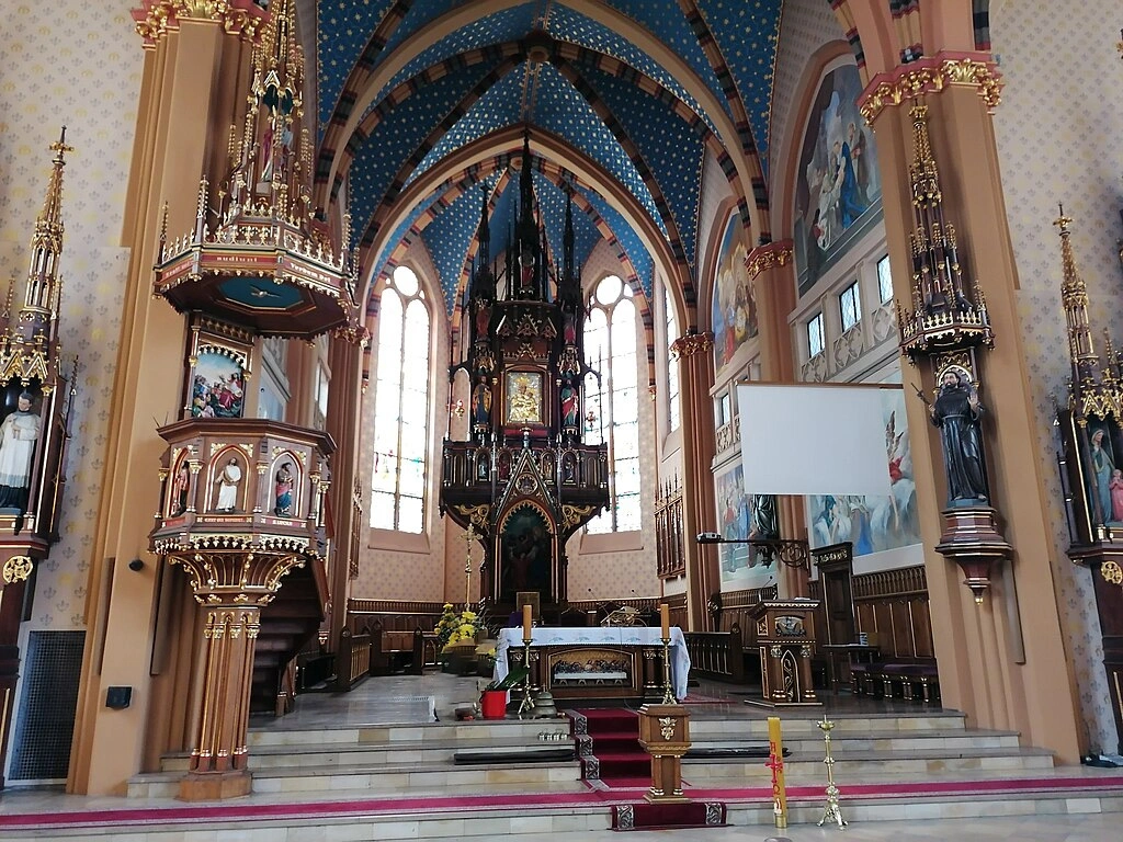 Basilica of St. Stephen and Our Lady of Bogucice in Katowice, Altars