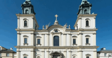 Basilica of the Holy Cross, Warszawa, Poland intro