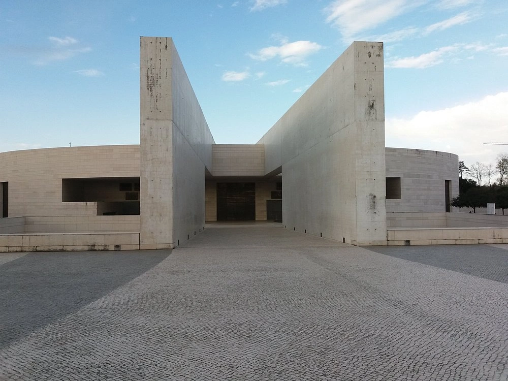 Basilica of the Holy Trinity, Fátima, Portugal intro