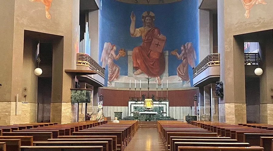 Basilica of the Sacred Heart of Christ the King, Rome - Interior