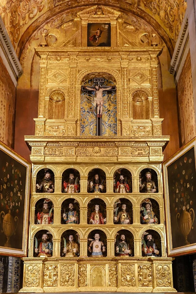 Catedral Basílica de Salvador altar in the chapel