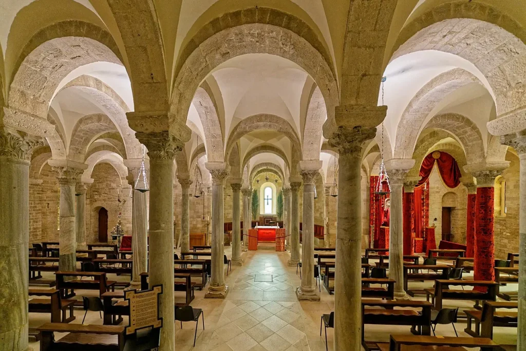 Cathedral Basilica of the Most Holy Assumption of Mary, Trani - central nave