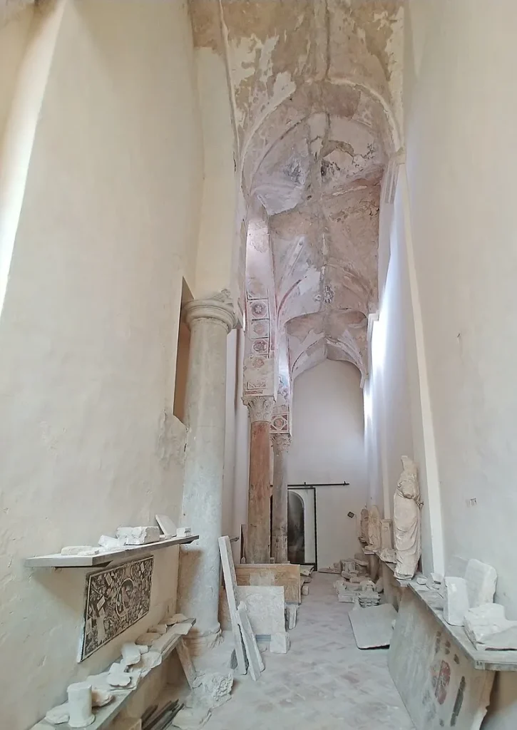 Cathedral Gaeta - Interior of the seventh nave