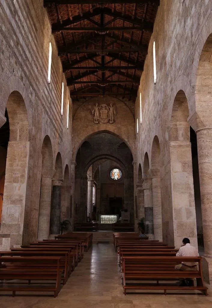 CathedralBasilicaofSantaMariaAssuntaTeramo-centralnave