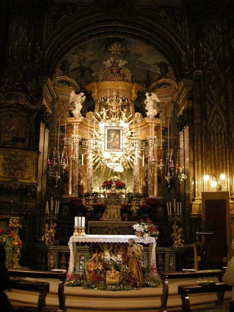 Consolata Sanctuary, Turin - Altar with icon of the Virgin of the Consolation