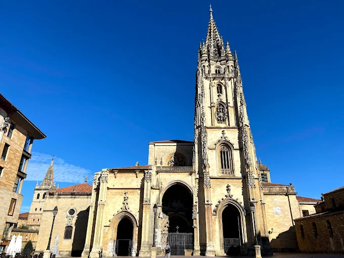 Metropolitan Cathedral Basilica of the Holy Saviour, Oviedo, Spain cover