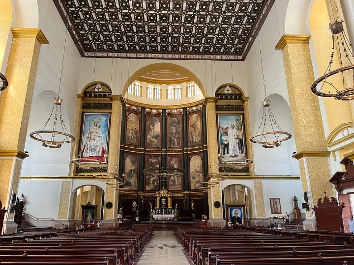 Metropolitan Cathedral of San Salvador interior