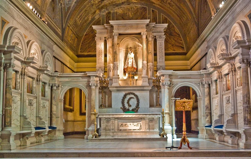 Our Lady of the Rosary, Buenos Aires, Argentina interior
