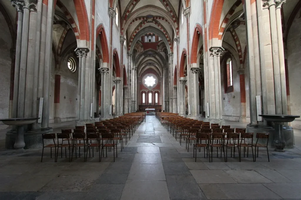 Saint Andrew, Vercelli - Interior