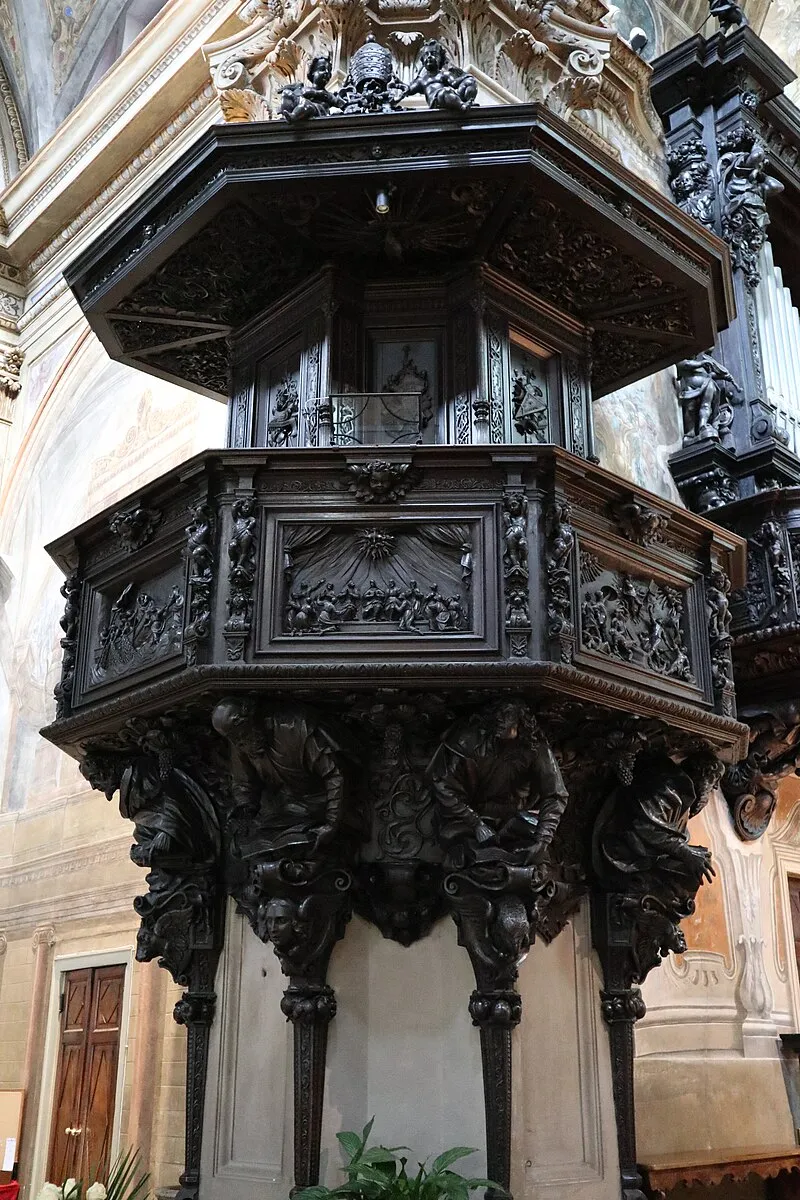 San Vittore, Varese - 17th century wooden pulpit