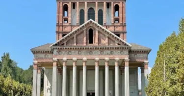 SanctuaryBasilicaShrineoftheHolyCrucifixBocaMouthItalycover