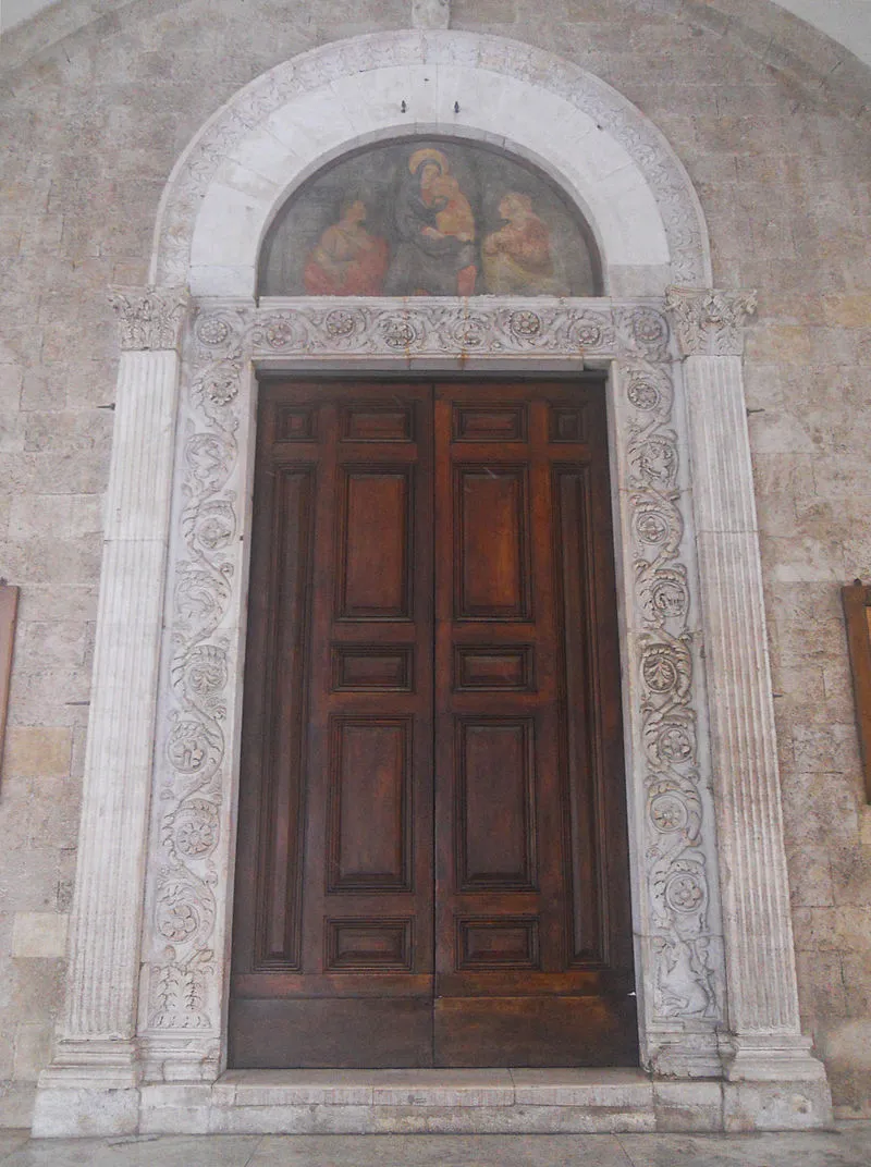 Santa Maria Assunta Rieti - central portal