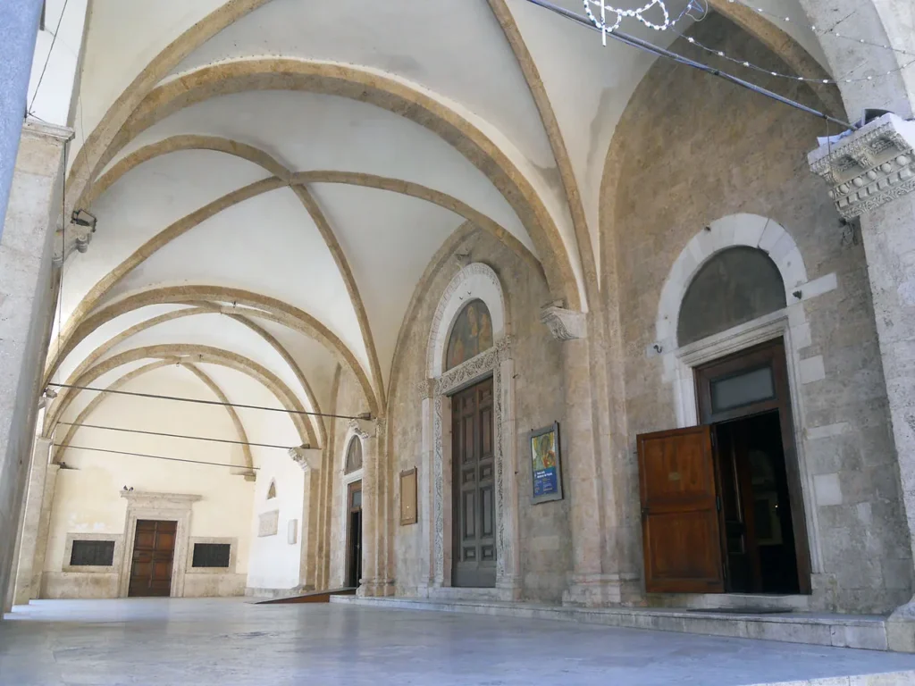 Santa Maria Assunta Rieti - portico