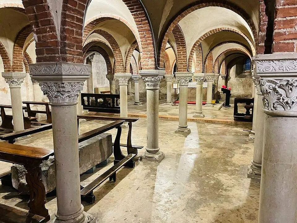 St.PeterintheGoldenSkyinPavia-Crypt