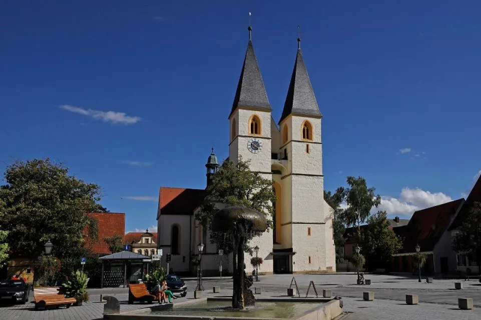 Stiftsbasilika St. Vitus und St. Deocar